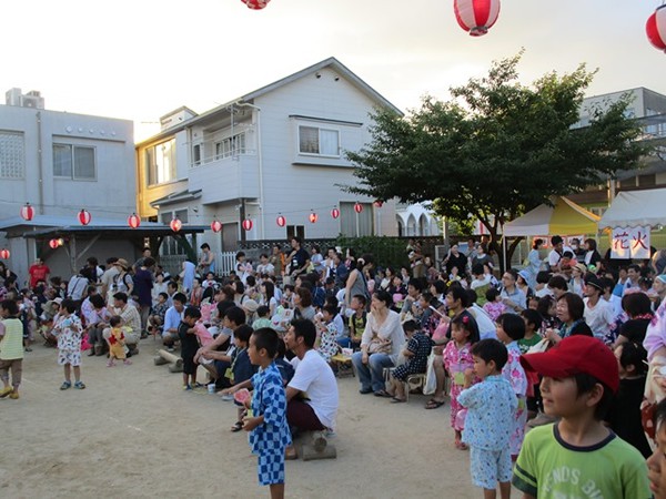 保育園夏祭りの櫓（やぐら）ステージでピエロ（クラウン）が出張パフォーマンス！in熊本県玉名市 ｜ イベントパートナー